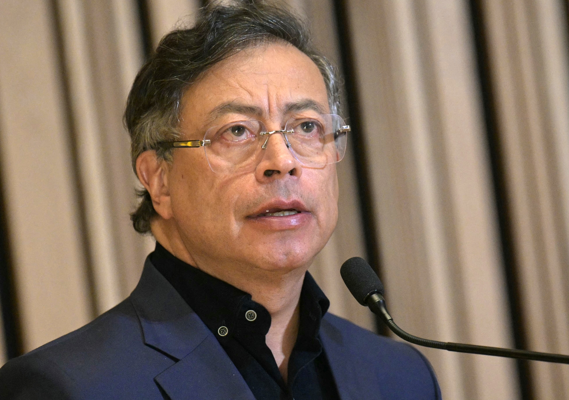 Petro reafirma que respetará el calendario electoral y entregará la presidencia en 2026