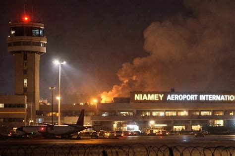 Ataque armado en el aeropuerto de Niamey deja 35 muertos y mantiene la tensión en Níger