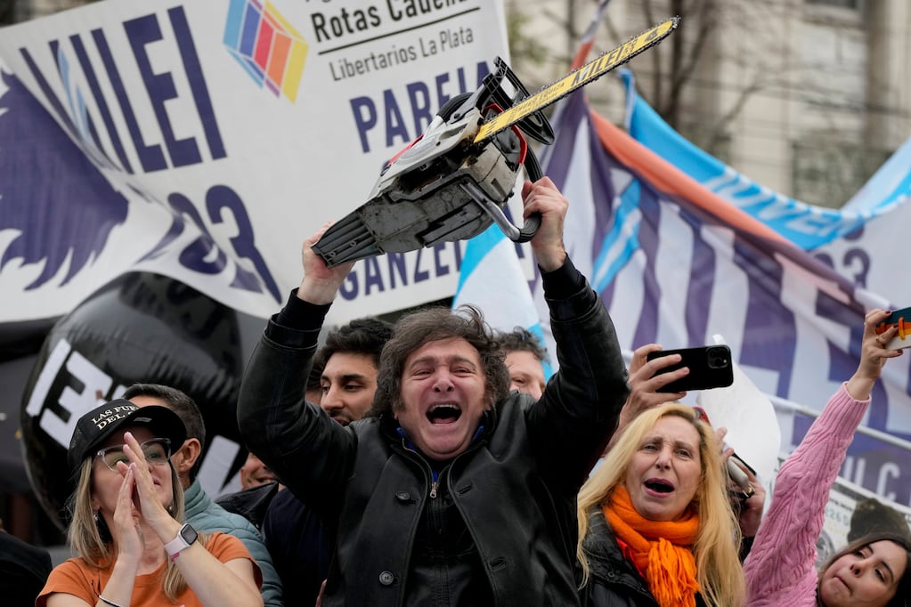 El Gobierno ajusta su estrategia electoral hacia 2027 con un giro más pragmático y acuerdos políticos