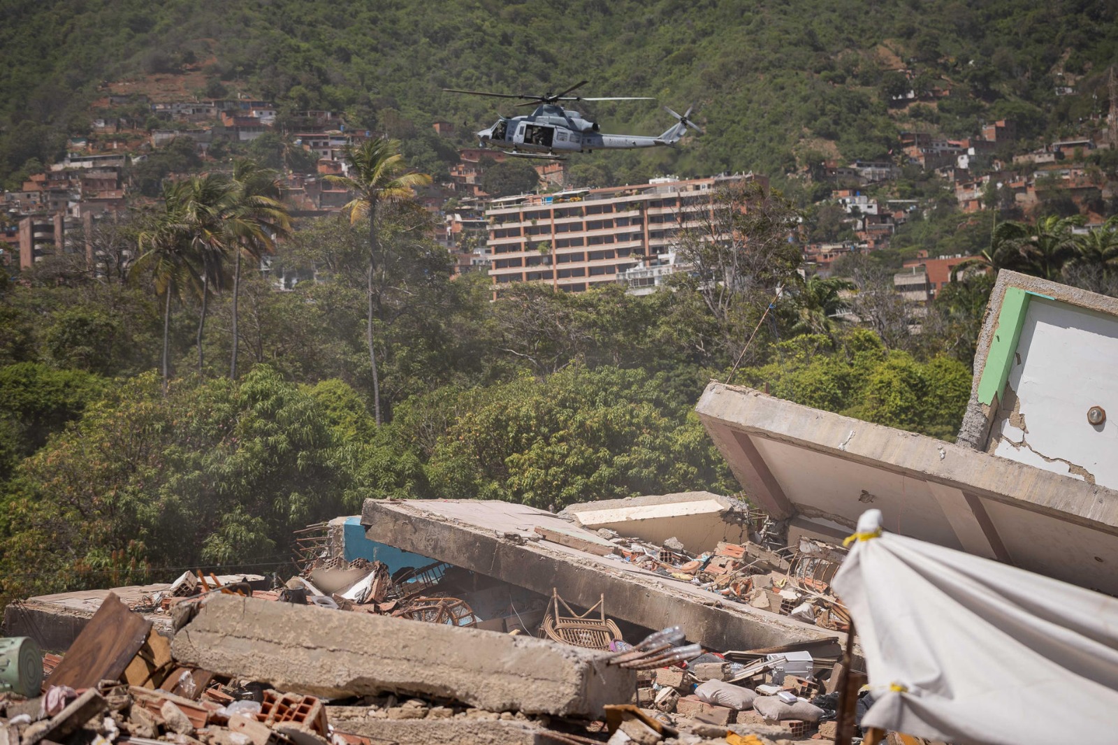 Venezuela declara duelo nacional tras terremotos mientras colapsan los servicios forenses