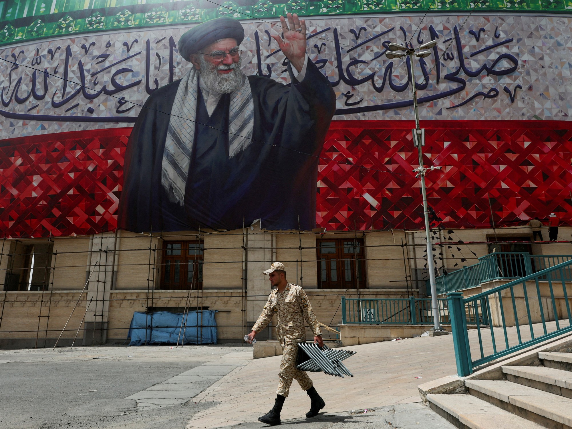 Irán organiza un extenso funeral de Estado para el líder supremo Alí Khamenei en medio de tensiones políticas