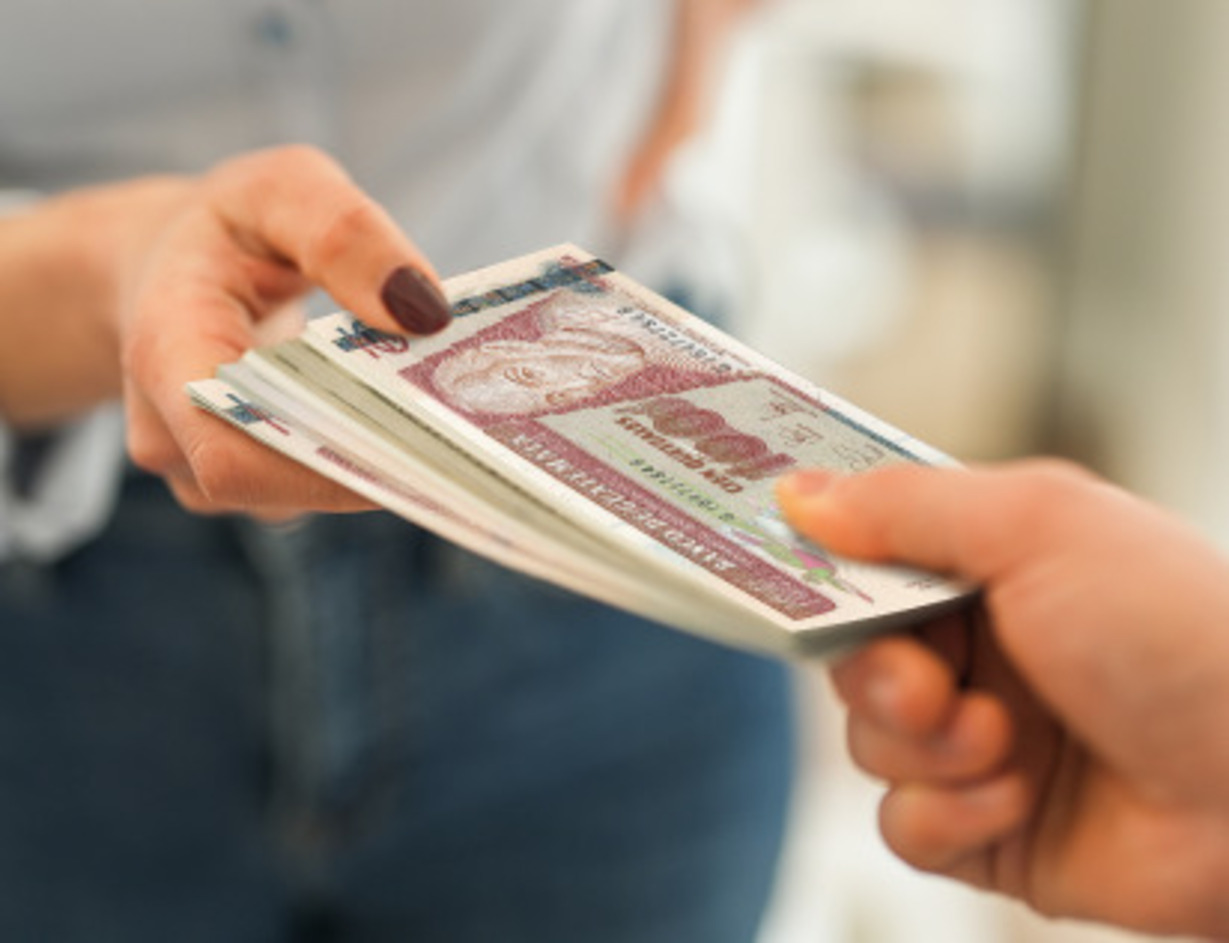 El Bono 14 en Guatemala impulsa el pago de deudas y el ahorro en los hogares
