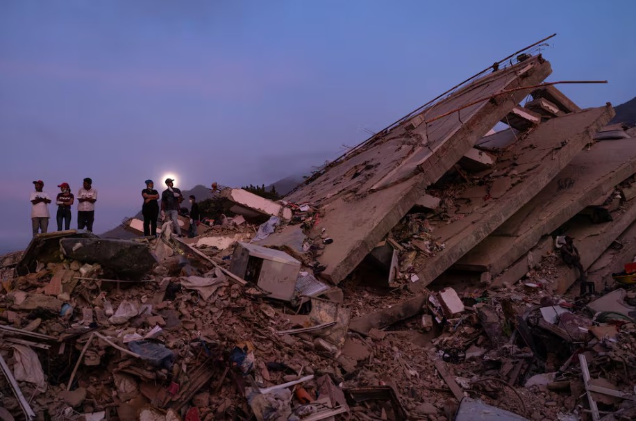 Familias buscan a deportados en Venezuela tras terremotos y confusión en el sistema de registro