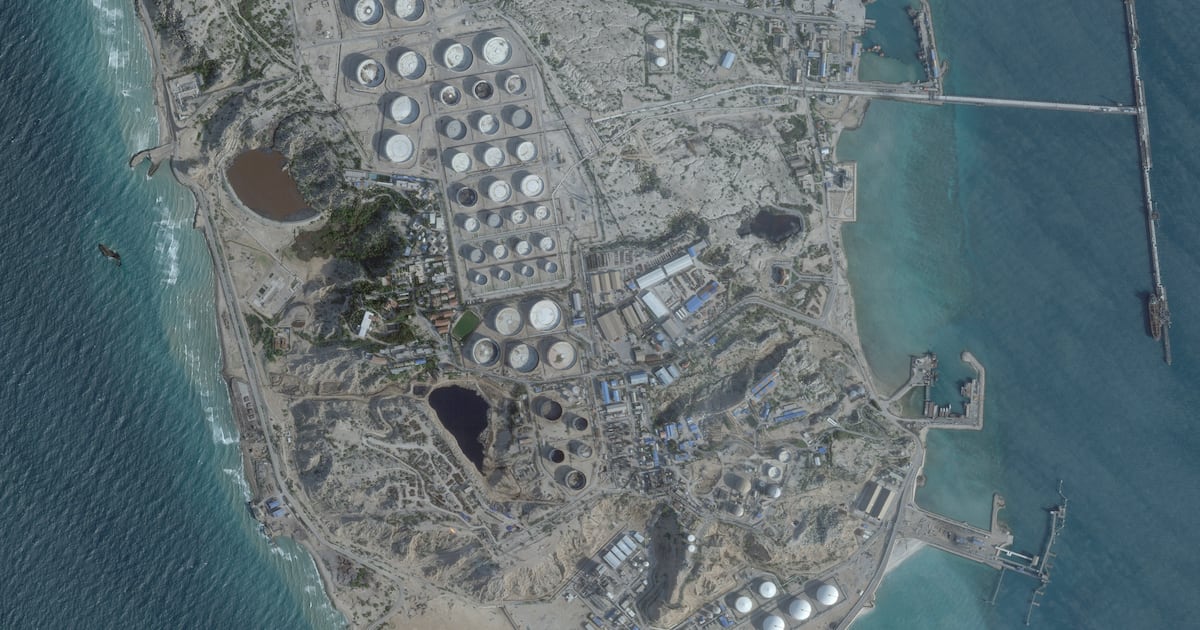 Iran seeks extended sanctions waiver for oil sales to Japan amid shipping risks