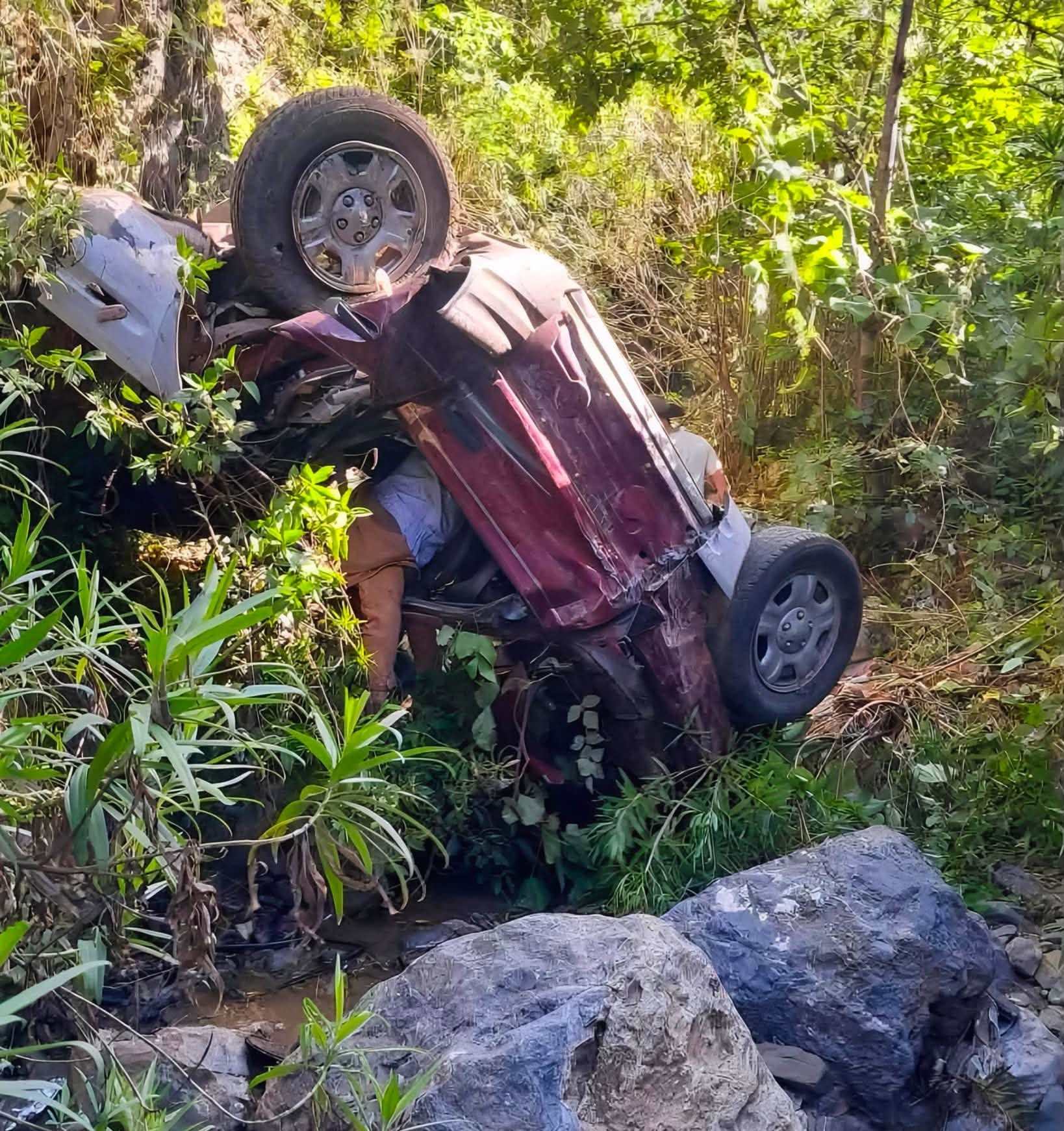 Vehículo se precipita en barranco de 100 metros en Huehuetenango; conductor fallece
