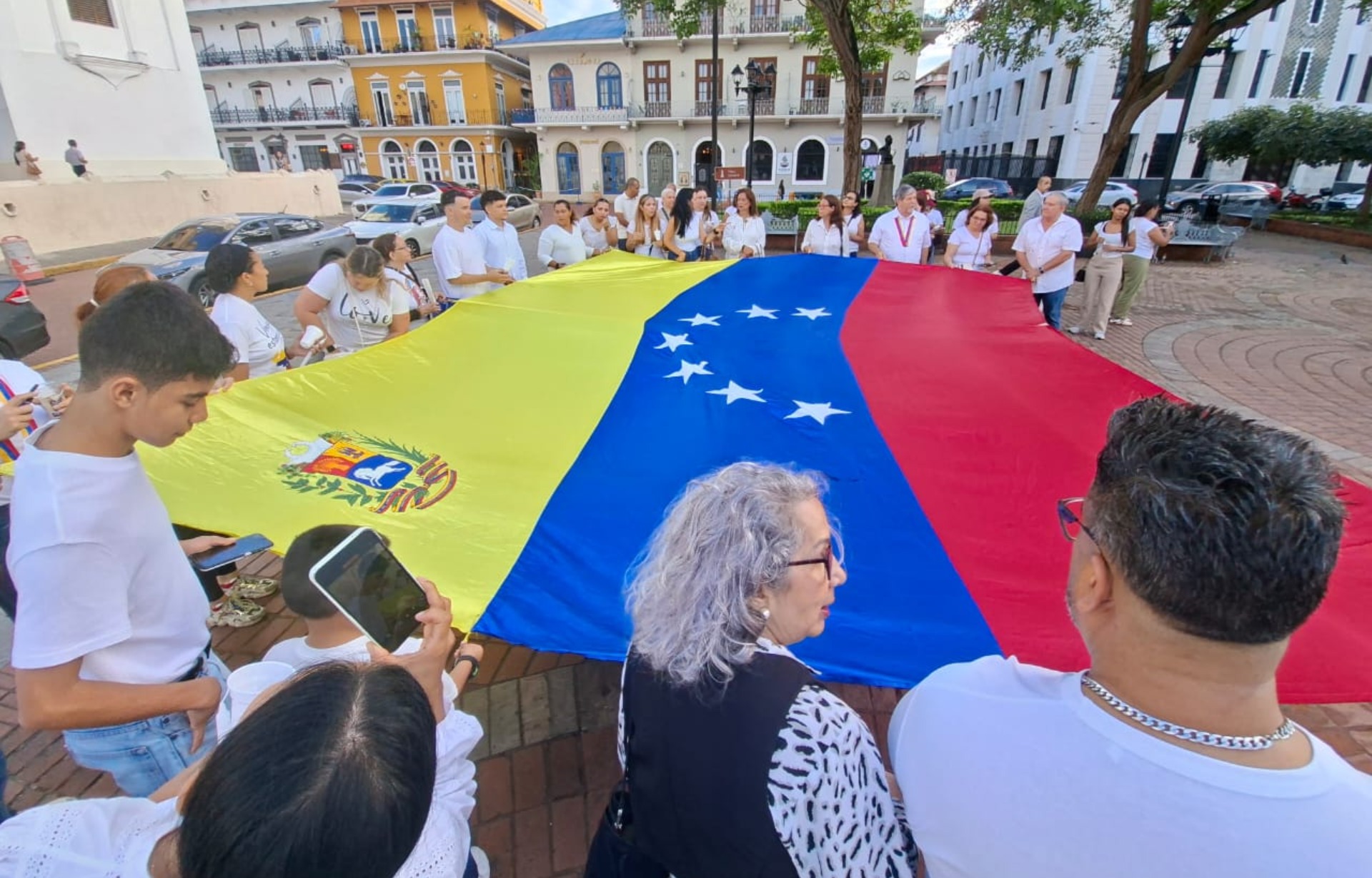 Comunidad venezolana en Panamá celebra misa y organiza apoyo para los afectados por los terremotos en Venezuela
