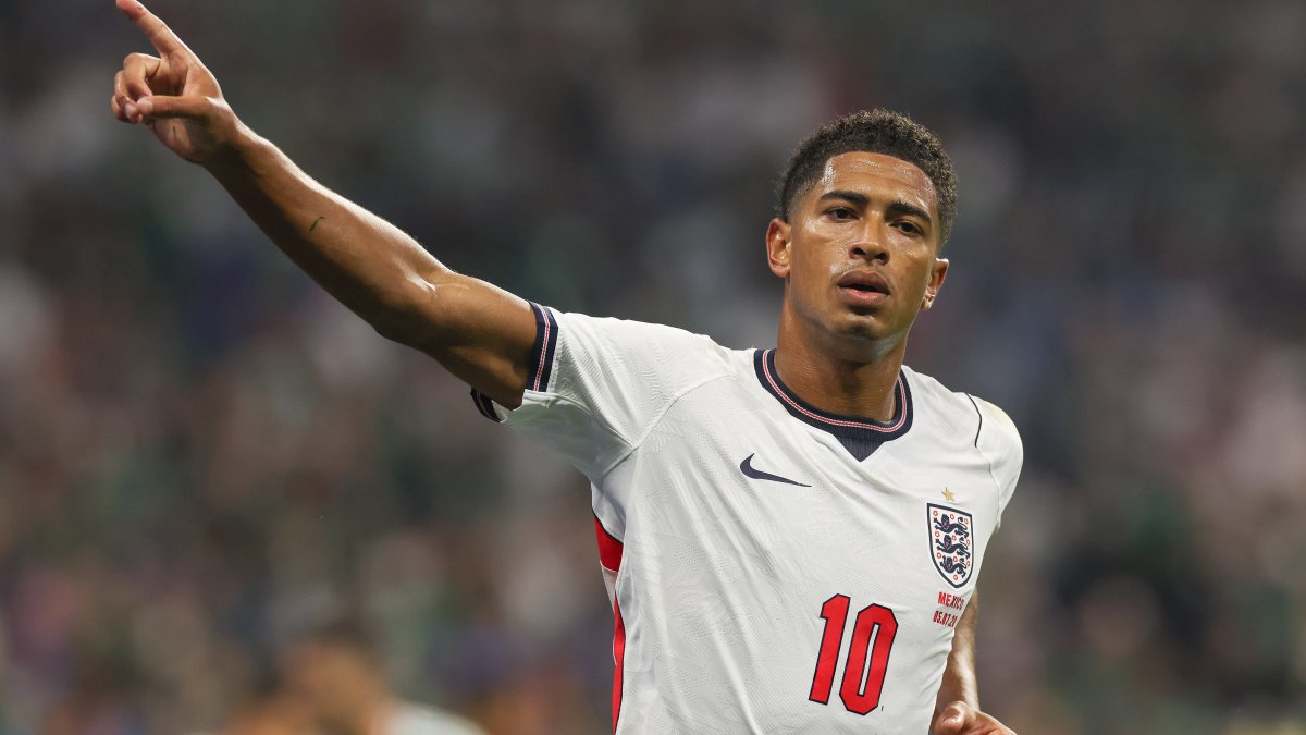 England Advances to World Cup Quarterfinals with 3-2 Win Over Mexico