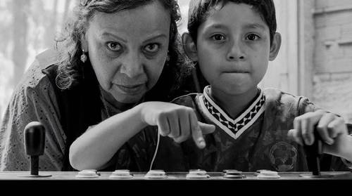 Fernando Eimbcke's 'Moscas': A Reflection on Loss and Existential Struggles