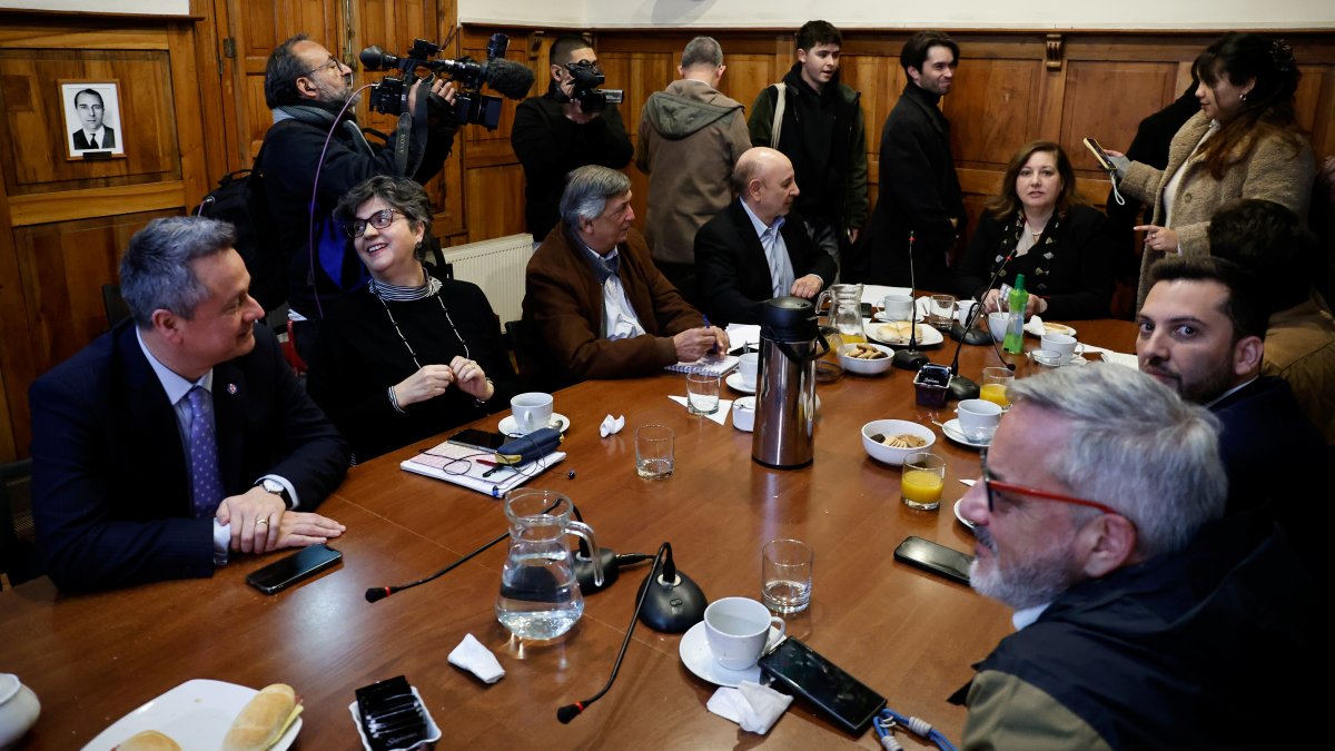 Oposición no alcanza acuerdo en indicaciones para la megareforma