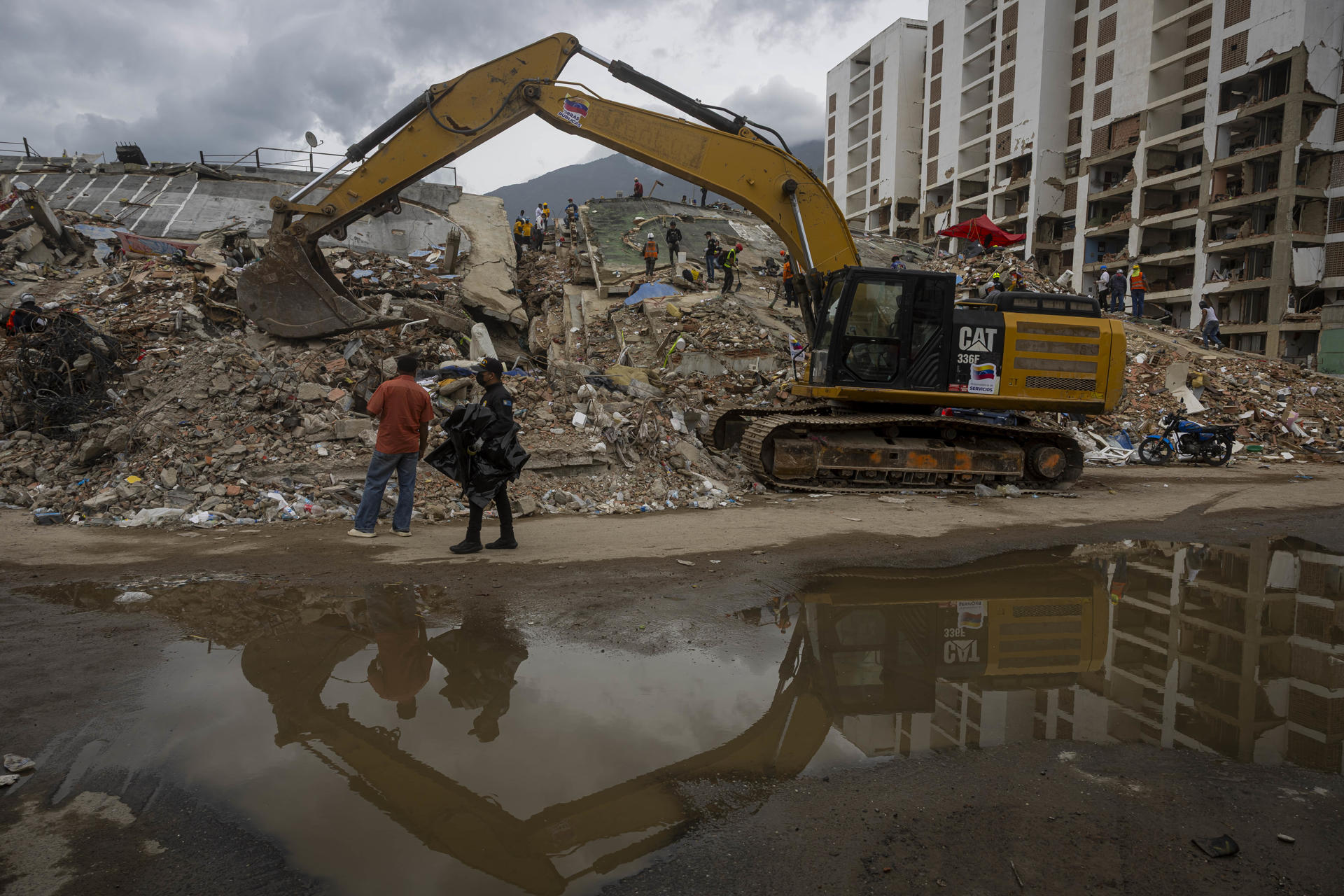 Sntp denuncia hostigamiento contra periodistas en rescate de edificio de Caraballeda