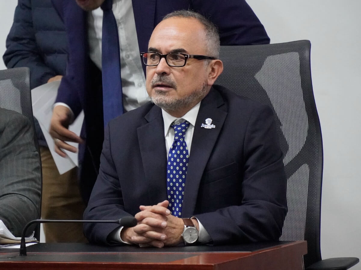 Ministro de Justicia renuncia tras críticas a la paz total en Colombia