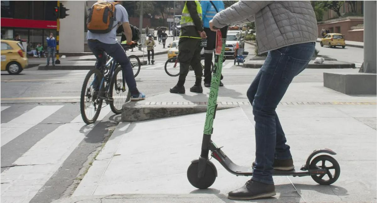 Nuevas regulaciones para usuarios de patinetas eléctricas en Bogotá