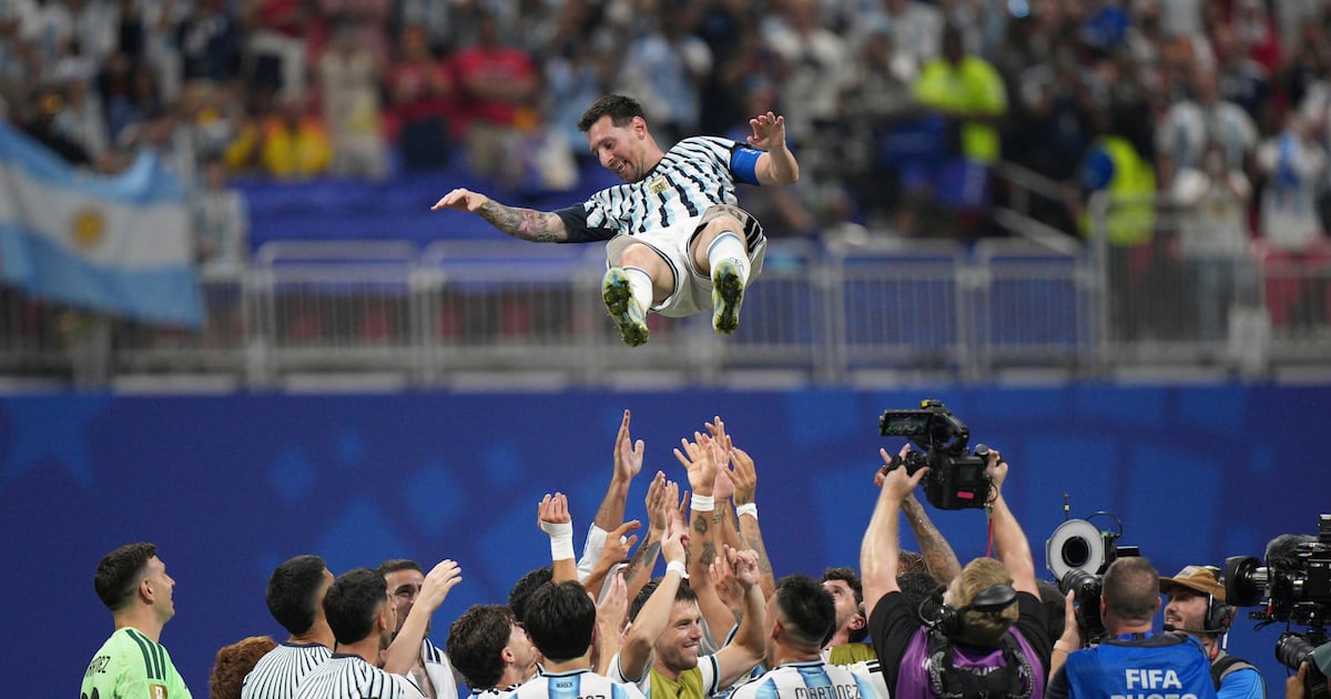 Argentina's Emotional Victory Over Egypt Thanks to Messi's Leadership