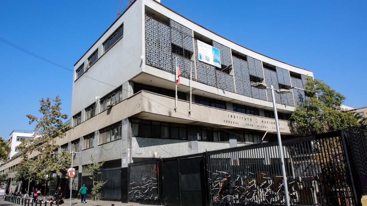 Violencia escolar: SLEP presentó querella por incidentes en instituto nacional