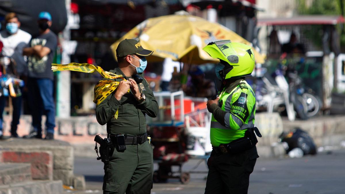 Dos hombres muertos en Soledad: uno víctima de sicariato, otro abatido por la policía