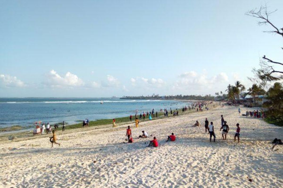 Authorities and Investors Converting Public Spaces into Private Uses