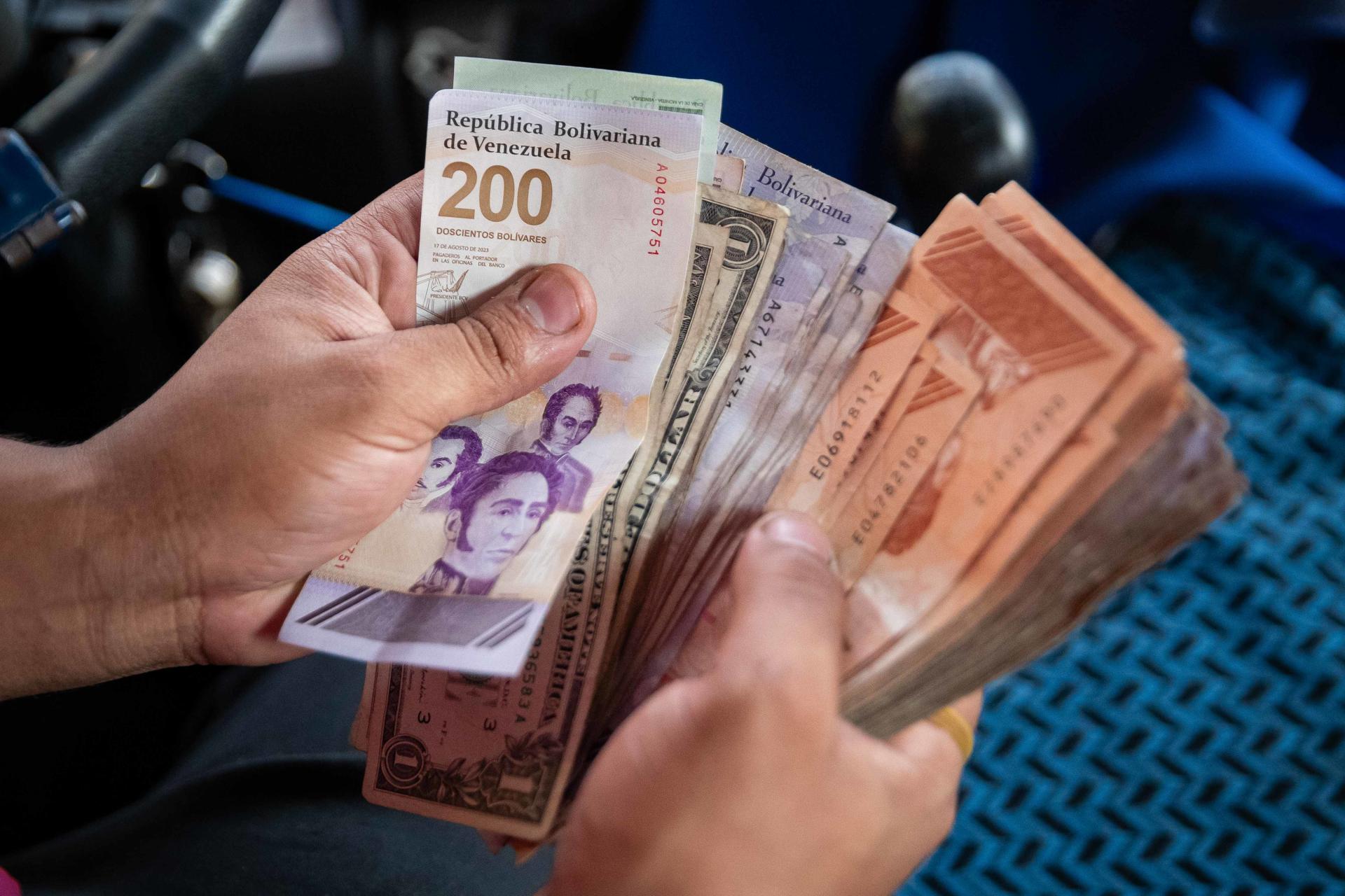 Venezuela enfrenta aceleración de devaluación tras sismos