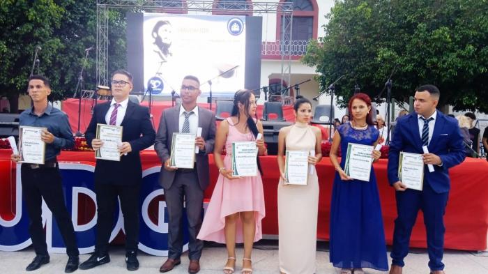Universidad de Granma gradúa a 1.253 nuevos profesionales en Bayamo