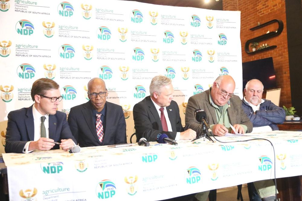 Government Allows Private Vaccination Against Foot and Mouth Disease for South African Farmers