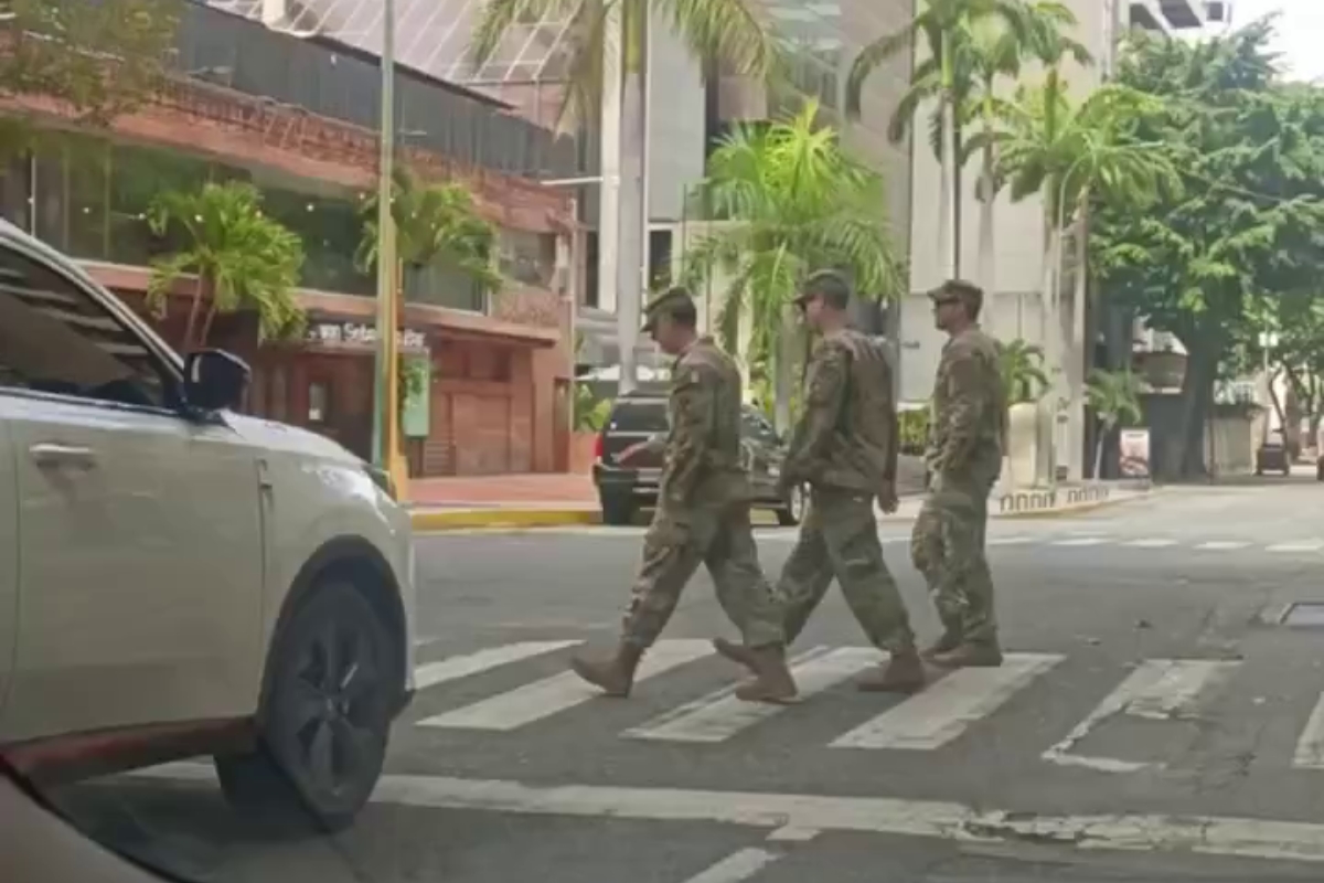 EE.UU. despliega fuerzas militares en Caracas para apoyar operativo humanitario tras terremotos