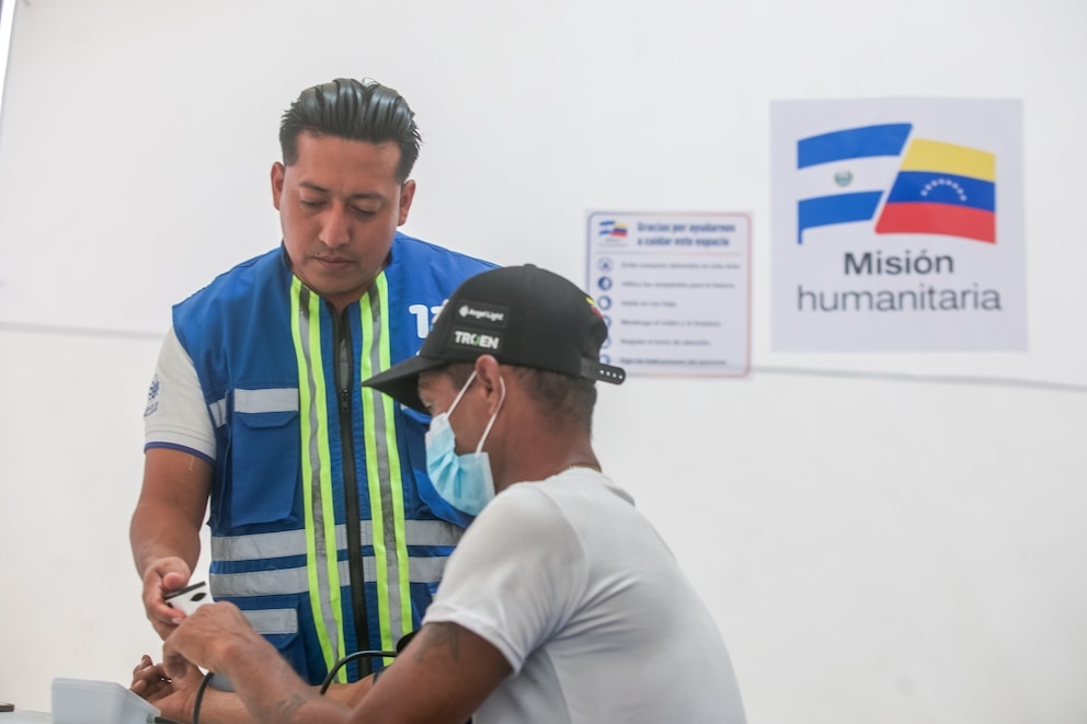 El Salvador establece hospital de campaña en La Guaira para atender emergencia por terremotos