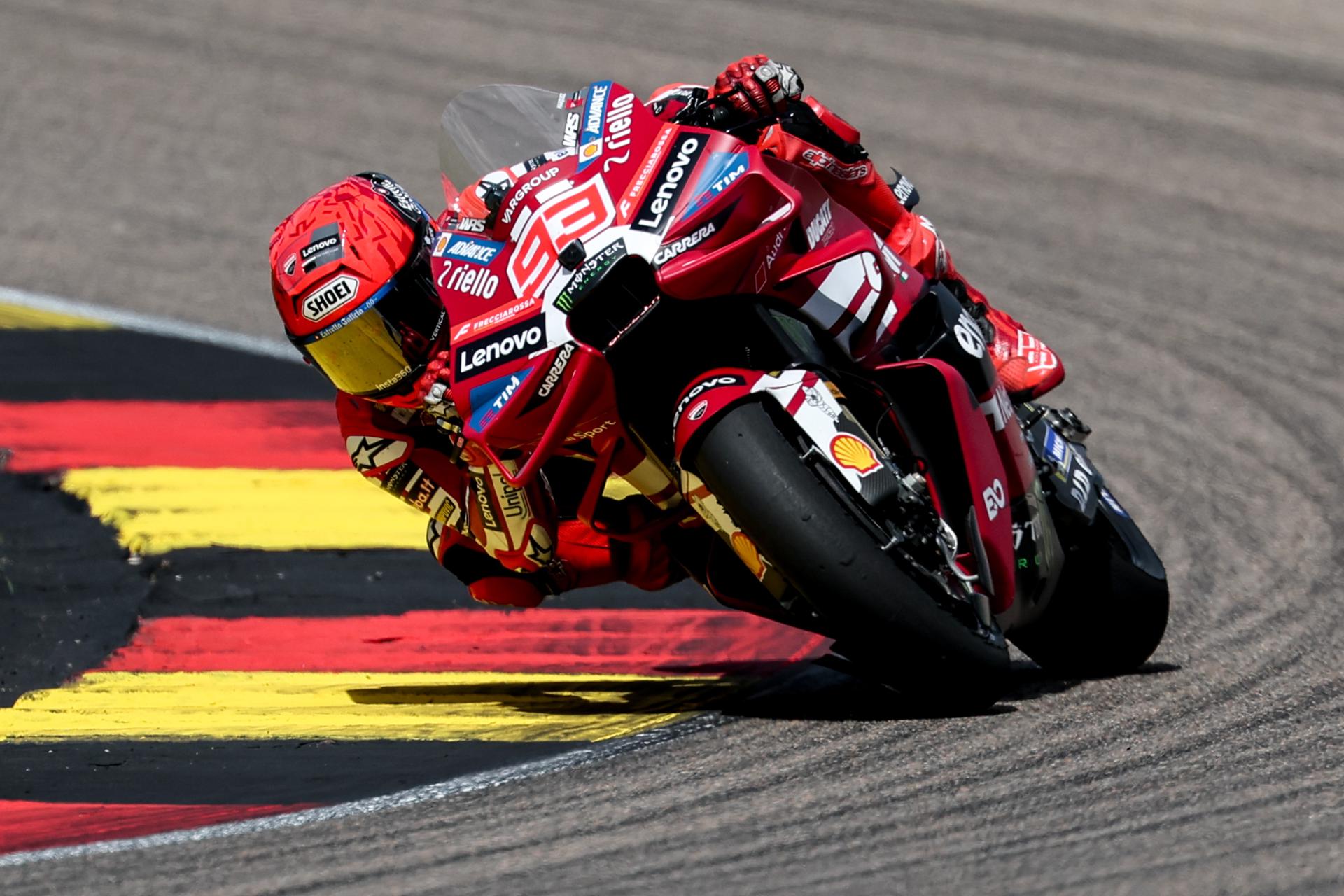 Marc Márquez lidera la carrera de MotoGP en Alemania, se acerca al liderato del campeonato