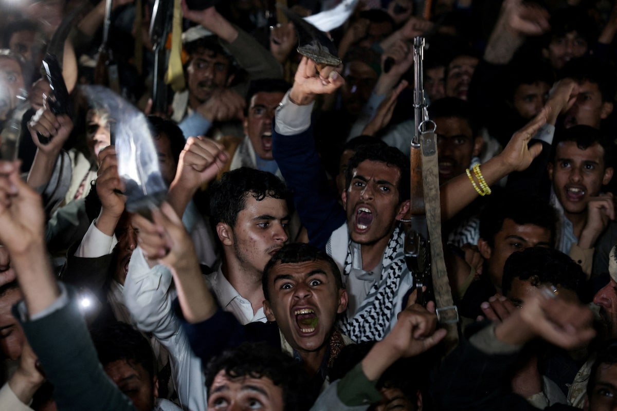 Houthis Launch Missile Attack on Saudi Airport in Response to Recent Strikes