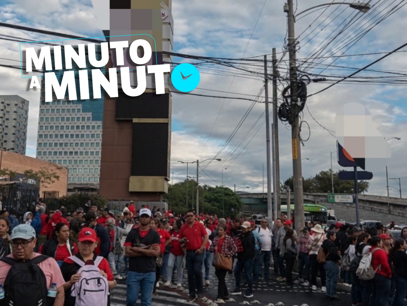 Manifestación de salubristas afecta el tránsito en Roosevelt