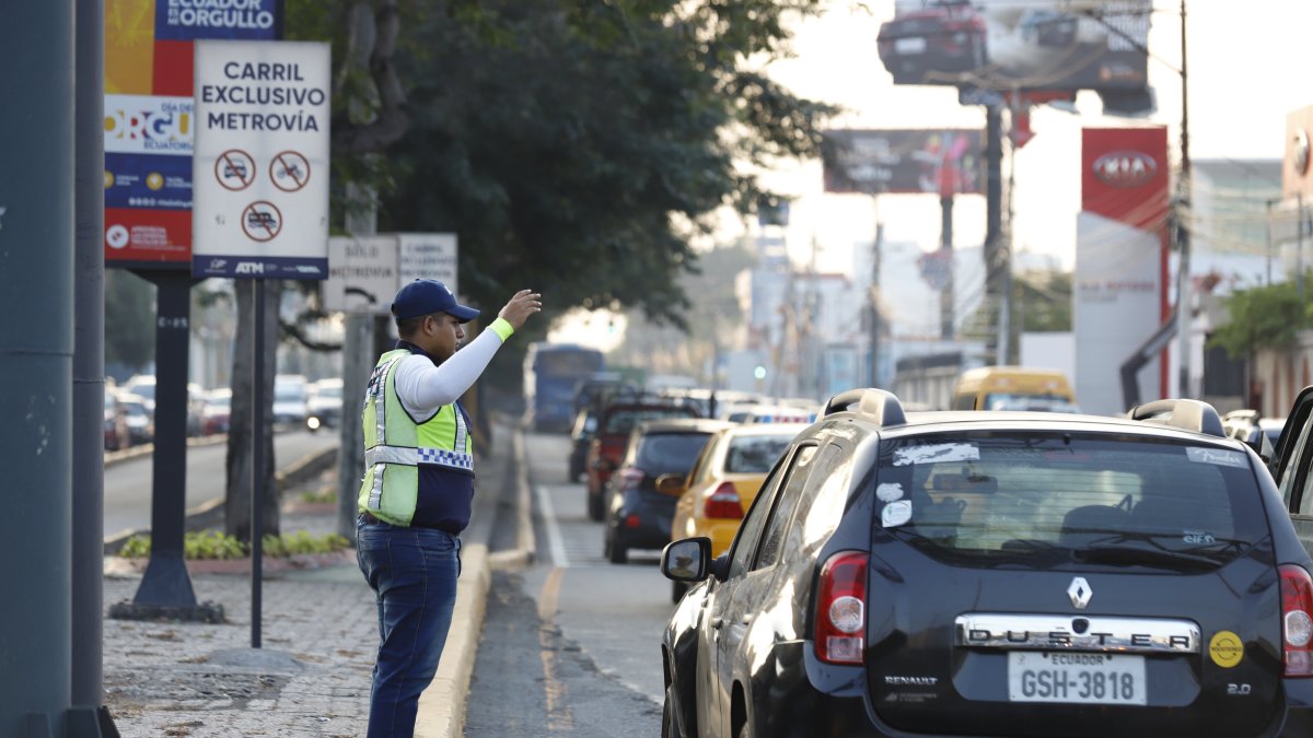 ATM reorganiza operativos de tránsito en Guayaquil priorizando el control de aceras
