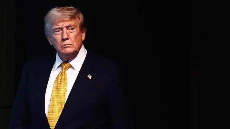 Trump enfrenta desafíos para terminar la guerra con Irán tras su retroceso en Ormuz