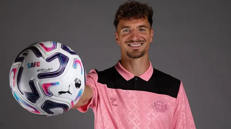 Sunderland signs experienced defender as Bournemouth targets young talent