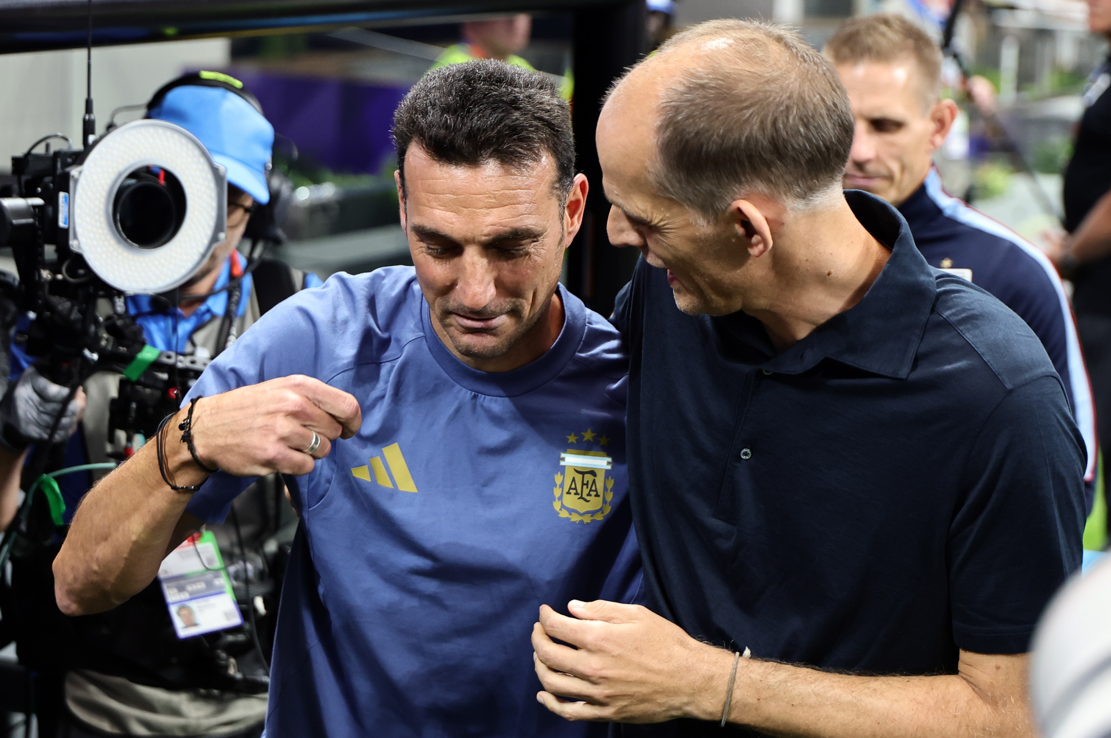Los ajustes tácticos de Scaloni y las asistencias de Messi impulsaron la remontada de Argentina sobre Inglaterra