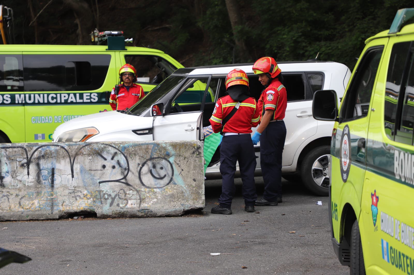 Fallece hombre en ataque armado bajo puente Olímpico; autoridades implementan cierres viales