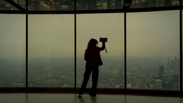 Wildfire smoke persists in GTA with Environment Canada issuing continued air quality warnings