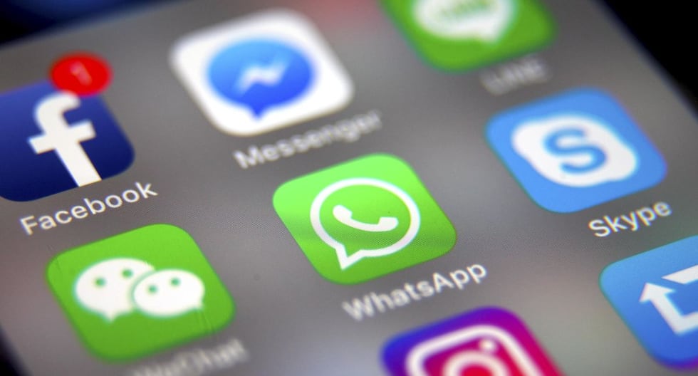 Propuesta británica de toque de queda nocturno para menores en redes sociales y su relevancia en Perú