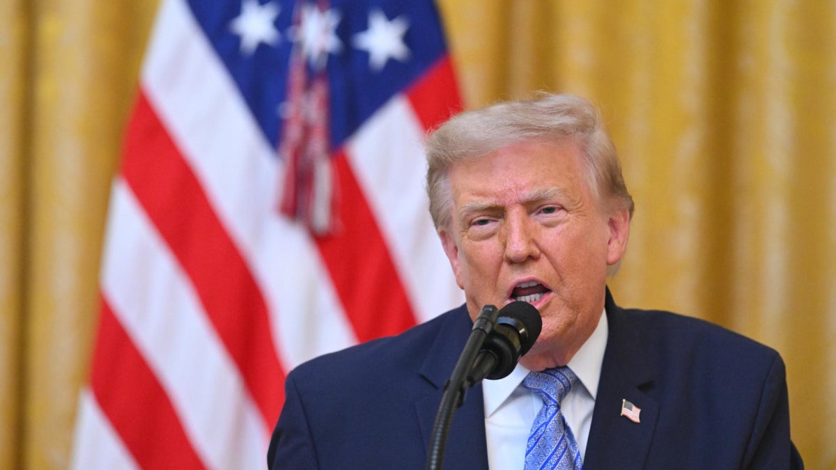 Trump anuncia la desclasificación de documentos de inteligencia y denuncia presunta injerencia china en datos electorales de EE. UU.