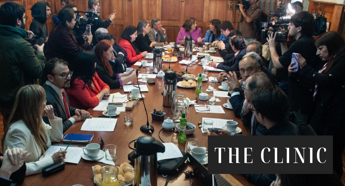 La oposición de izquierda prepara requerimientos ante el Tribunal Constitucional para impugnar aspectos de la megarreforma de Reconstrucción