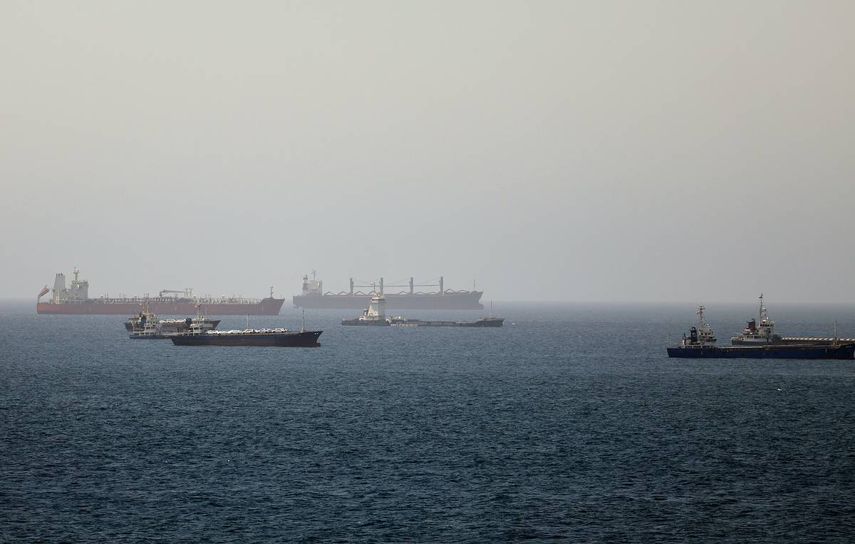 Dos buques petroleros hunden minas en el Estrecho de Hormuz según IRGC