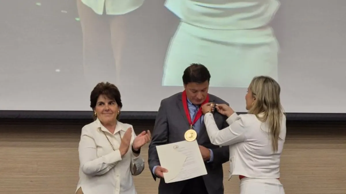 Cámara de Comercio de Medellín reconoció la gestión del registrador Hernán Penagos y destacó la importancia de la democracia para el desarrollo empresarial