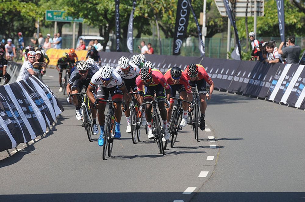 Gibbons and Grove claim Amashova titles as event marks 40th anniversary