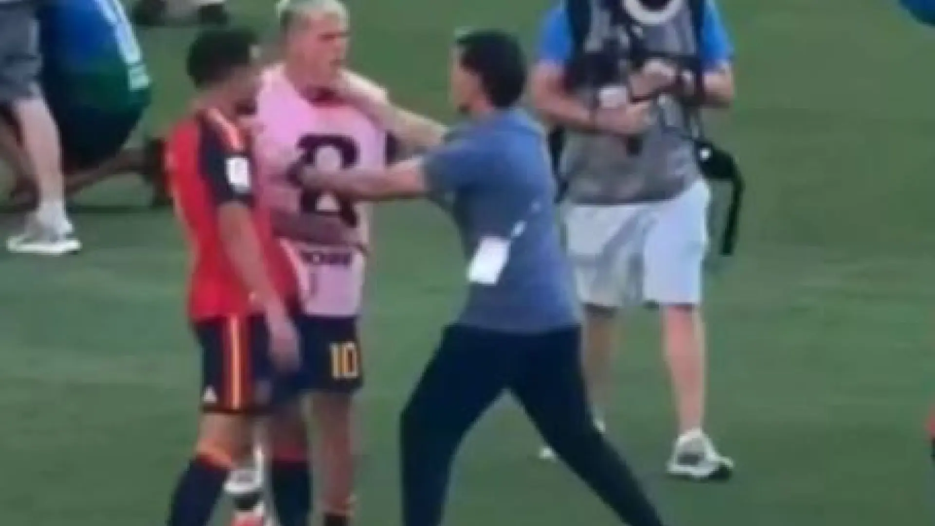 Agresión en la celebración de la Copa del Mundo 2026: Ayala pega a Dani Olmo