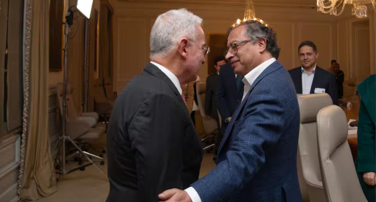 Alianza política entre Petro y Uribe define liderazgo en el Senado