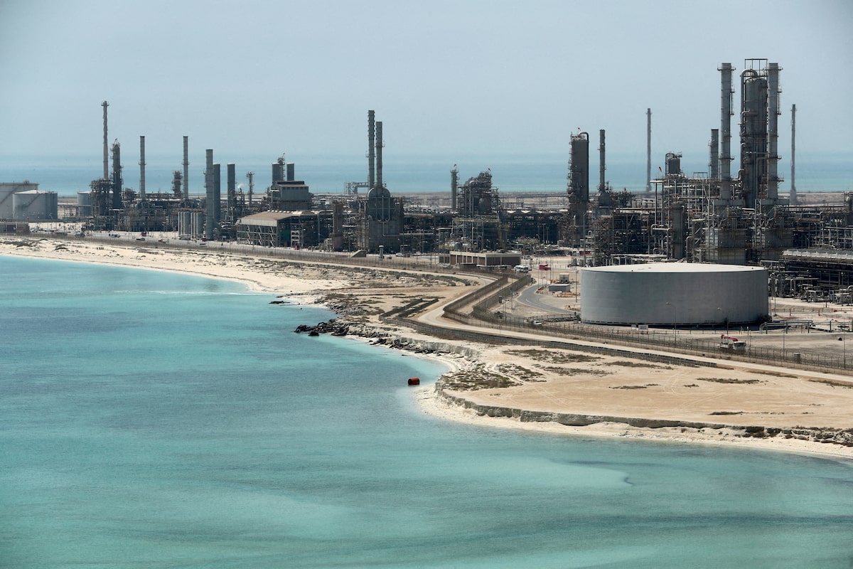 Middle East Conflict Alters 2026 Oil Outlook, Oversupply Looms in 2027