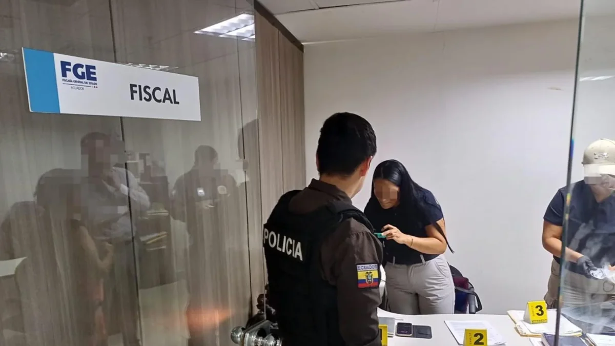 Fiscalía realiza allanamiento en oficina de fiscal guayaquileña por denuncia del ministro Reimberg