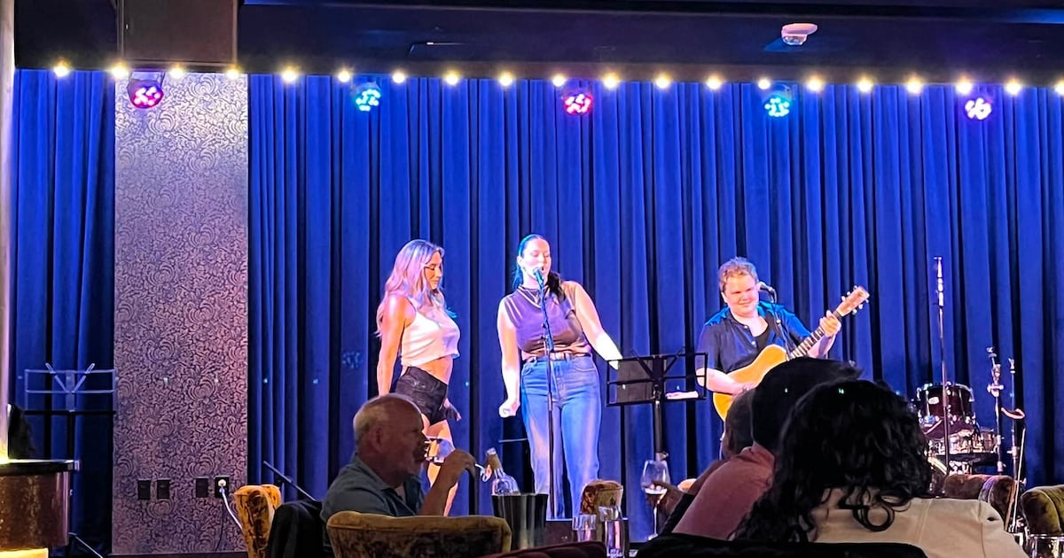 Kesha Makes Surprise Appearance at St. John’s Hotel Bar