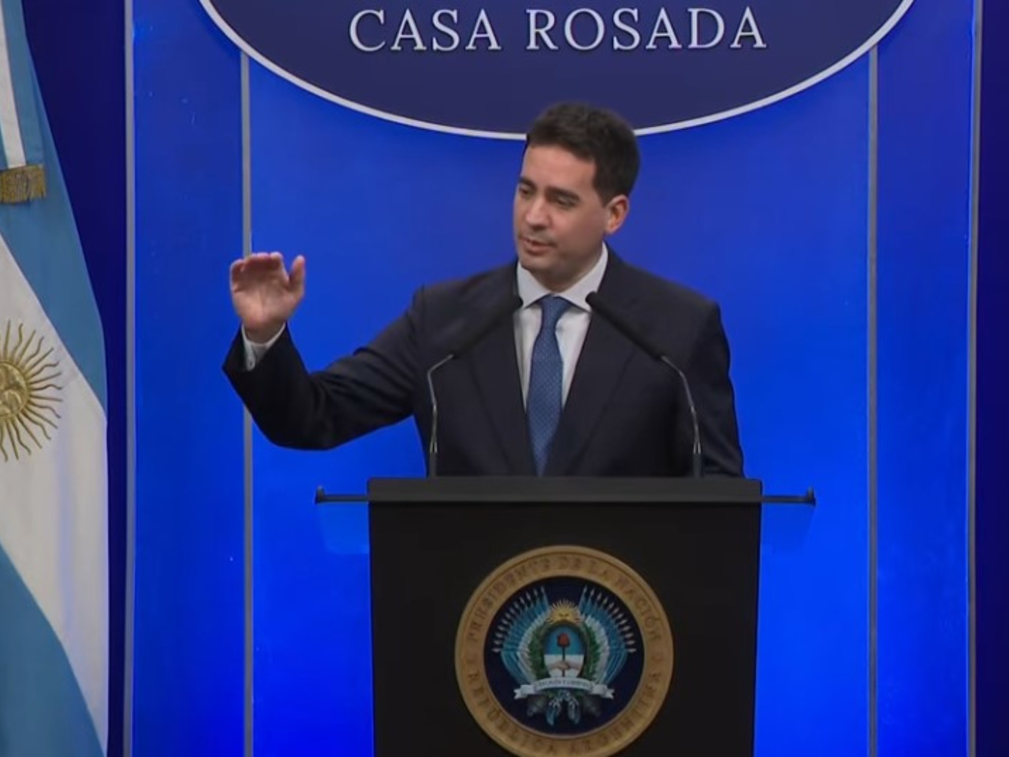 Analista económico evalúa situación cambiaria y proyecciones del dólar en Argentina