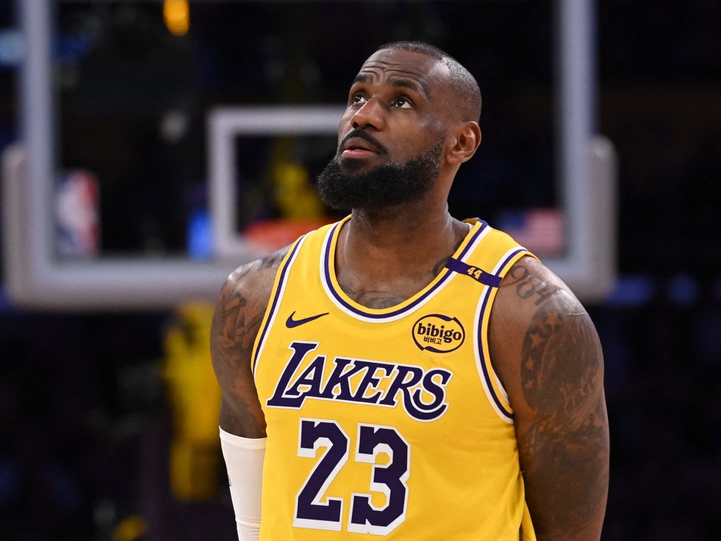 LeBron James decide continuar en la NBA tras considerar su retiro