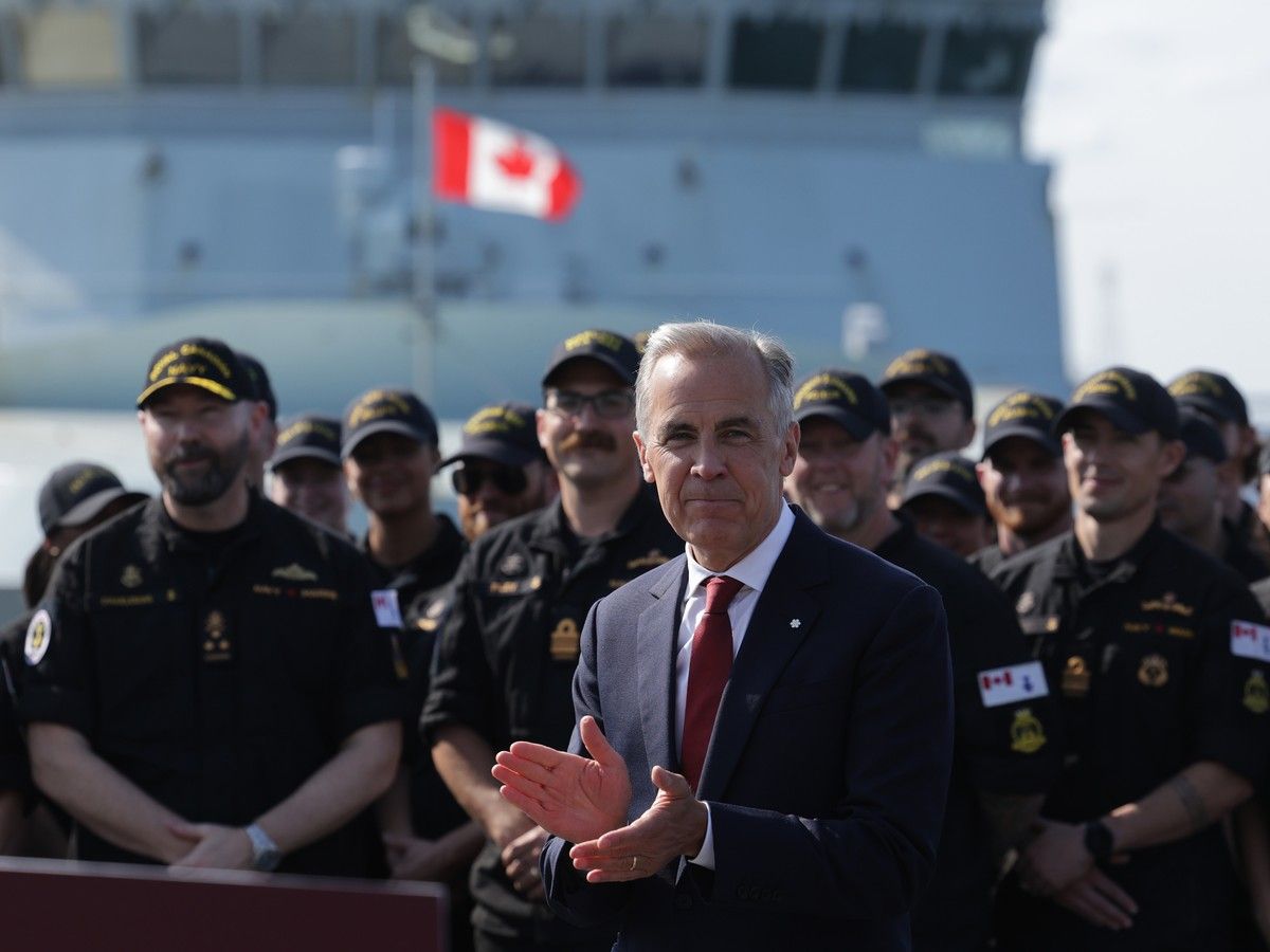 Canadian Submarine Participates in Live-Fire Exercise Sinking Decommissioned U.S. Warship
