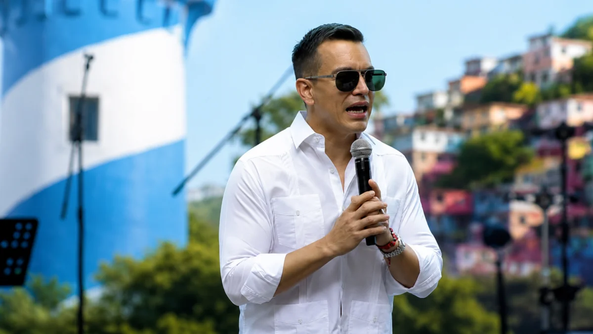 Noboa critica gestiones pasadas en discurso por fundación de Guayaquil
