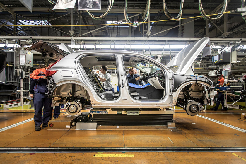 EE.UU. da 4 años a marcas automotrices para reemplazar componentes chinos